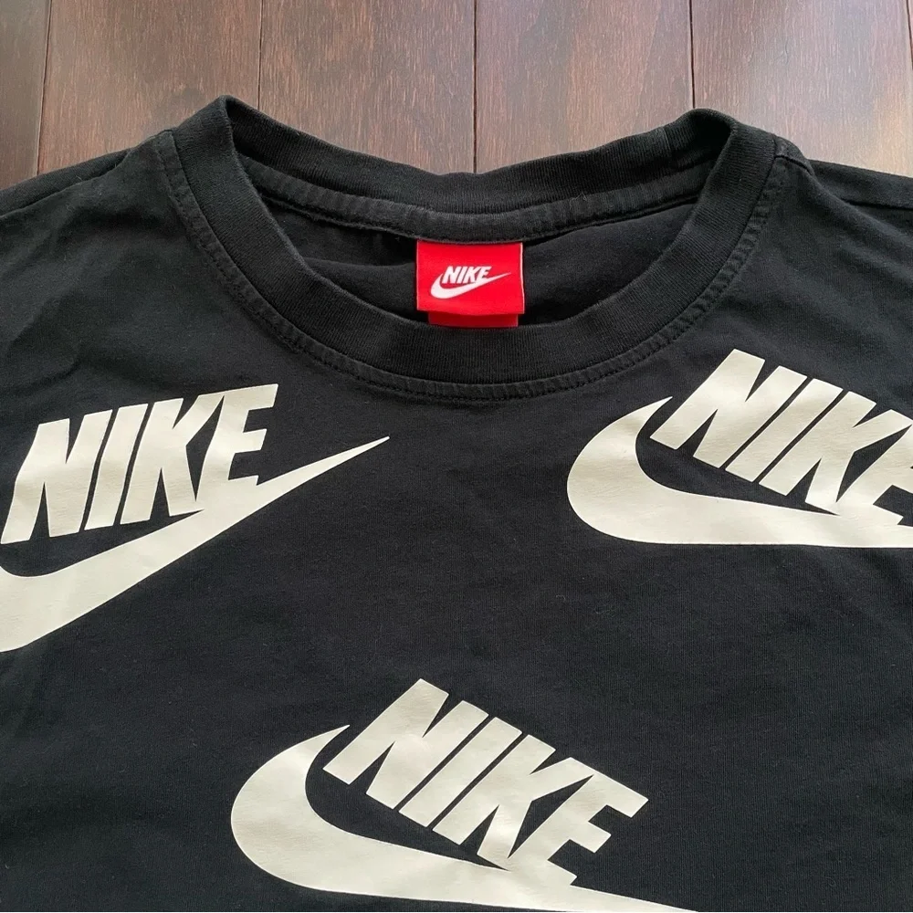Nike Women's T-Shirt Size XS Black/White Cropped Casual Logo Cotton